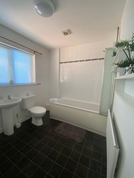 Modern Two Bed House Close To City Centre Belfast Exteriör bild
